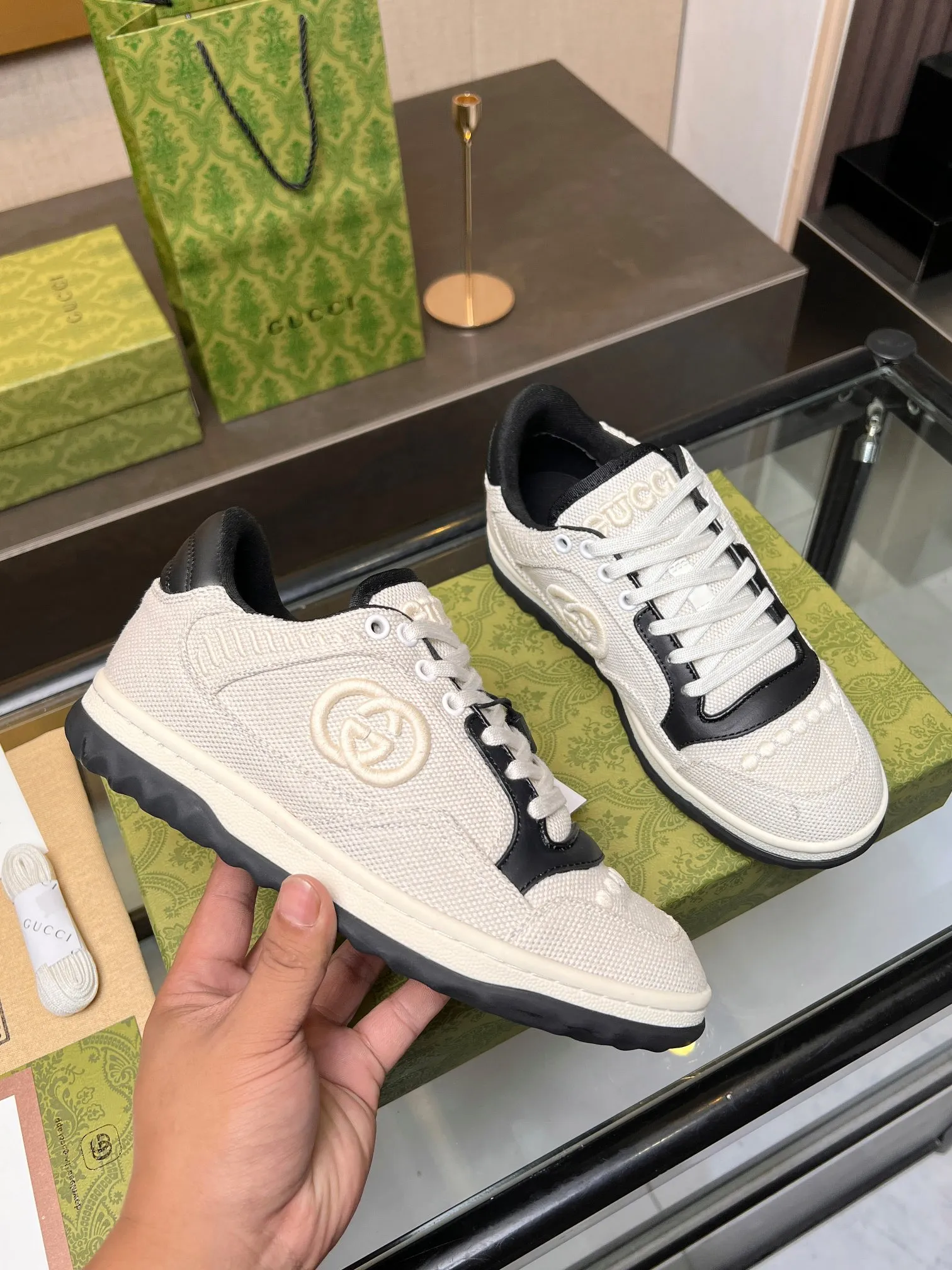 👟👟Ex-factory price 520👟👟 Top version, full styling effect, instant sales of the common practice of soft treading in the market, 💣💣💣Gucci2023 early spring Gucci G home latest hot style MAC80 sports shoes couple style casual retro distressed dirty shoes small dirty shoes small white shoes🌸🌸🌸 original purchase and development Making goods Gucci MAC80 new popular series. The exquisite and compact interlocking double G logo romantically interprets the aesthetic concept of this series. It is made of off-white leather. ▪️Fabrics: Original customized imported first-layer cowhide ▪️Inner lining: Original customized imported breathable mesh ▪️Outsole: Original open-molded two-color TPU outsole ▪️Sole thickness: 3CM ▪️Size: women's 35-40 / men's 39-45